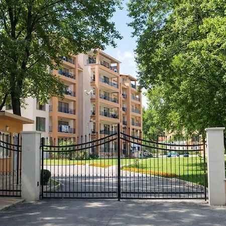 Golden Sands 1br With Pool & Private Parking Апартаменти *